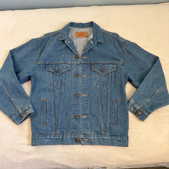 Vintage LEVI STRAUSS & CO Type 3 Denim Trucker Jacket with a red tab - Picture 8 of 8